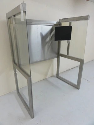 USED TERRA UNIVERSAL 2001-00-1