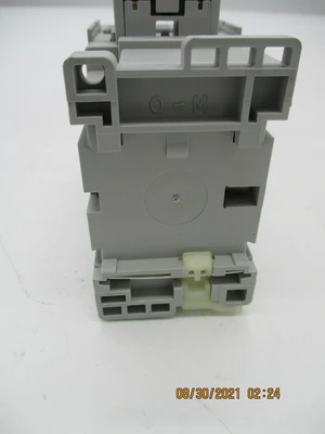 Allen-Bradley 100-C300 00C SER C New 3 Main Poles Contactor
