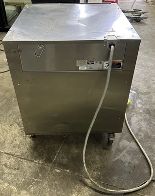 174-0153 Metro C563-SFS-U Half Size Mobile Heated Hot Food Warmer