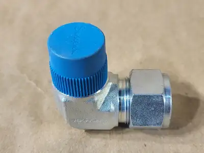 USED SWAGELOK S-810-2-8