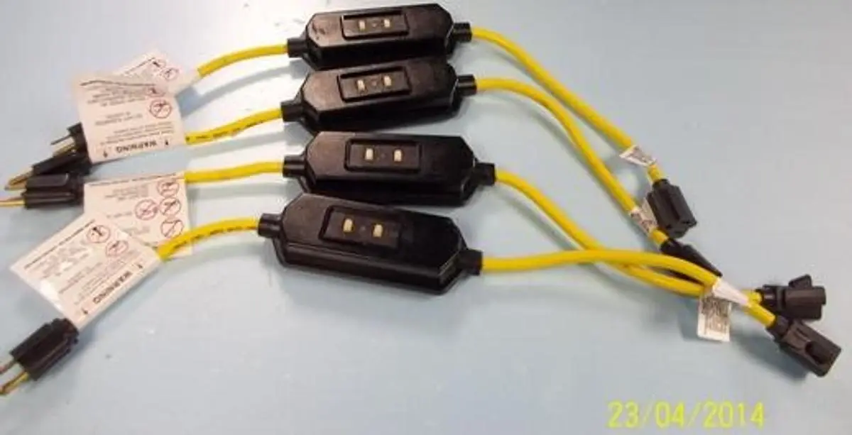 QTY. 4. VND LAB INC GROUND CIRCUIT INTERRUPTER 2 P...