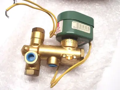 New | in-Stock ASCO RED HAT 120/60AC 3 WAY BRASS 1/4" SOLENIOD VALVE NC Solenoid Valves | Maverick Industrial Sales #1110437