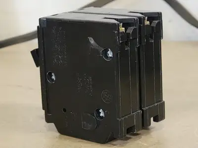 USED SQUARE D HOM230