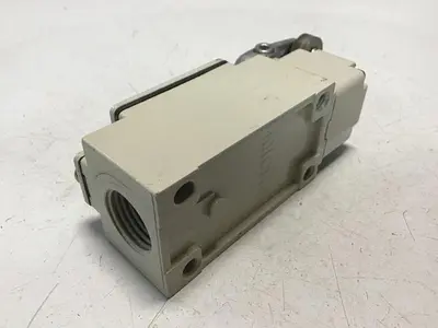 Used YAMATAKE LJA10-11A21N-003 Relays & Switches Michigan US | Ideal Machinery #1260329