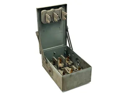 Used Trumbull Busway 30A, 575V, 3 PH, 3W, 7-1/2 HP Circuit Breakers Michigan US | Maverick Industrial Sales #1394389
