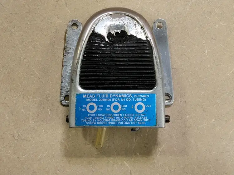 Used MEAD FLUID DYNAMICS 2060400 Switchgears British Columbia CA | Lenmark #242204