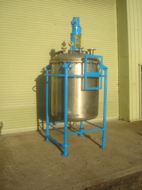 1250L S/S Enc Vert Mixing Tank 0.55Kw