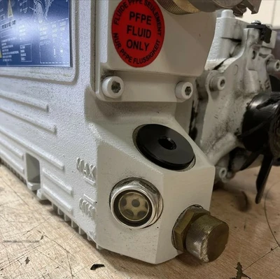 USED Oerlikon Leybold SV40BI