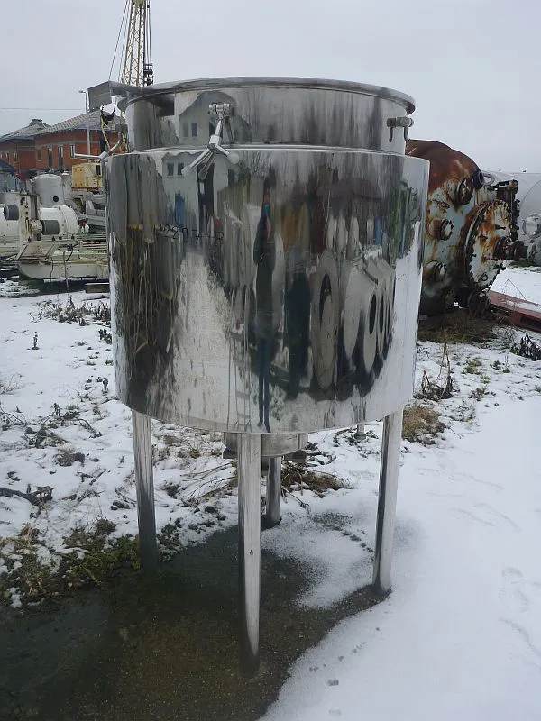700 l vertical stainless steel tank with heating coil