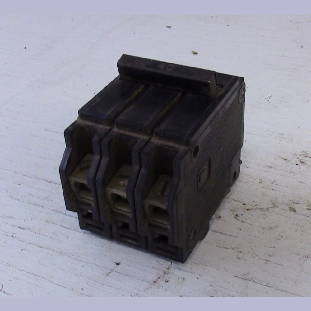 CEB, Commander 3 Pole 40 Amp Bolt-on Breaker