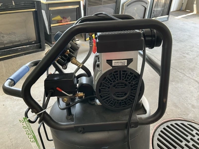 Used KOBALT 26 GAL QUIET TECH Tank Mounted Air Compressors Michigan US | Miedema Asset Management Group #1321225