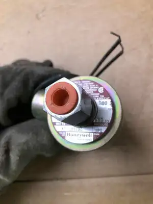 Honeywell X53LB1100 Skinner Solenoid Valve