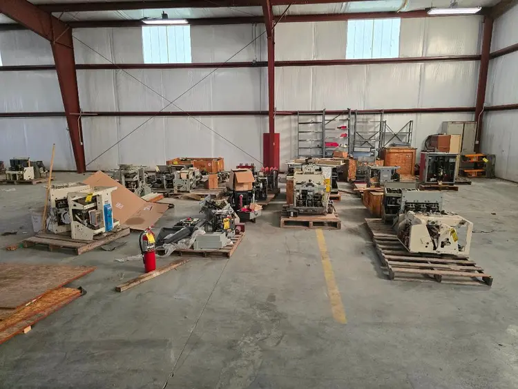 Used _UNKNOWN_ _UNKNOWN_ Circuit Breakers Indiana US | Myron Bowling Auctioneers Inc #1503991