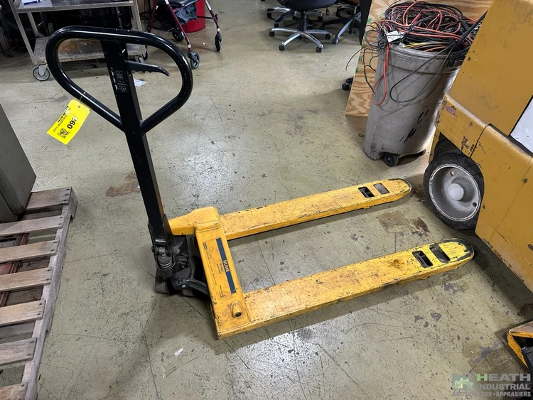 Used _UNKNOWN_ ULINE H-1043 PALLET JACK 5500LB CAPACITY Pallet Jacks Illinois US | Heath Industrial Auction Services #1549838