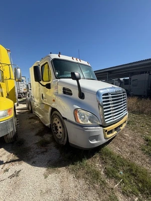 USED 2015 FREIGHTLINER CASCADIA