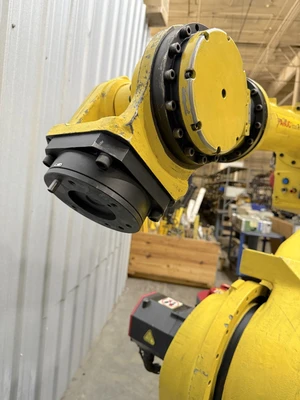 USED FANUC R-2000IB