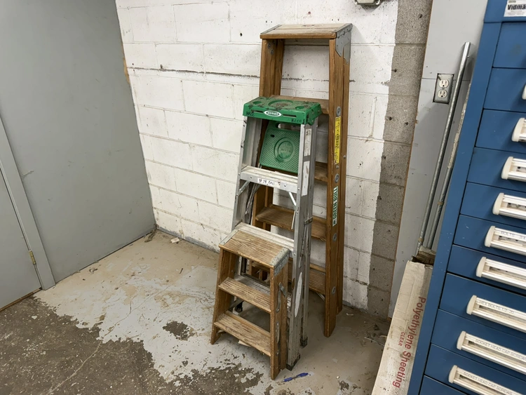 Used _UNKNOWN_ _UNKNOWN_ Ladders Michigan US | Miedema Asset Management Group #1143714