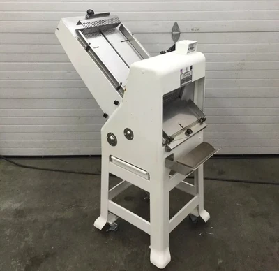 167-0557 Oliver 797-32N Bread Slicer