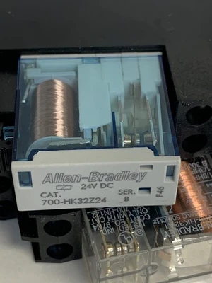 USED Allen Bradley 700-HN122