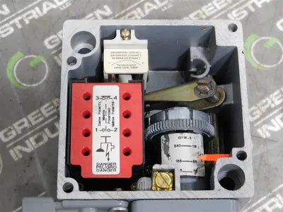 Square D 9025 GYW-3 Temperature Switch Series C 600VAC 125-240°F Used