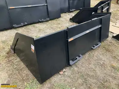 New Tomahawk 90” snow/mulch skid steer bucket, welded on high carbon cutting edge, skid steer...