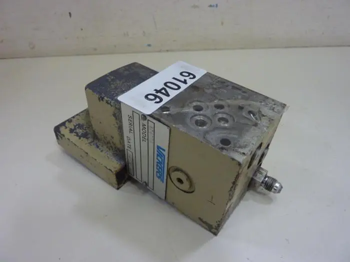 Used VICKERS 876773 Valves/Fittings Michigan US | Ideal Machinery #779561