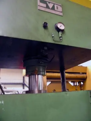 USED LVD 120 TON