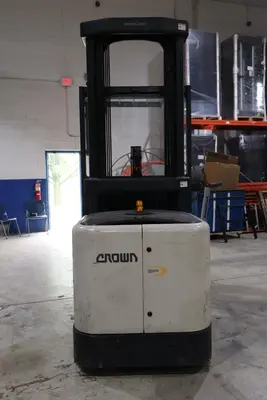 CROWN SP3420-30 STAND-UP ELECTRIC ORDER PICKER LIFT TRUCK | Levy Recovery Group (4)