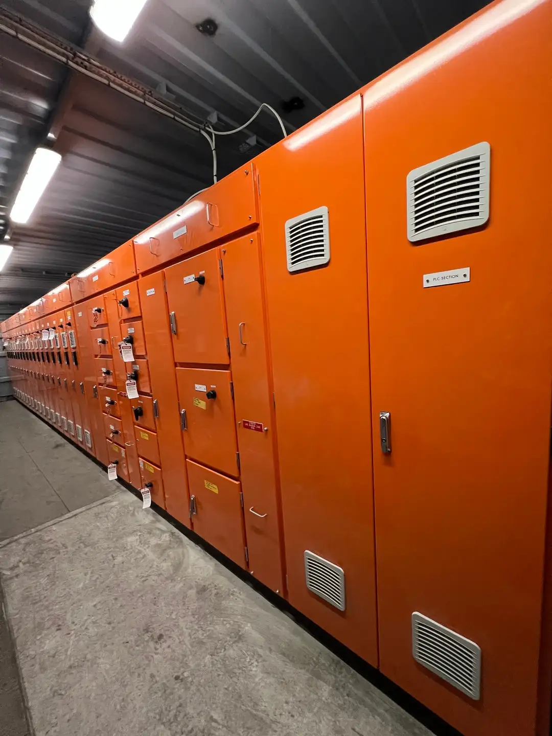 800A Motor Control Center MCC, 575V, 800A Bus, Form 4A, IP42 Enclosure