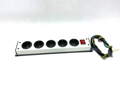 USED APSA 5-PORT POWER OUTLET STRIP 05000.0S05.09.020
