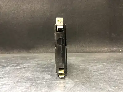 NEW SQUARE D QOB140