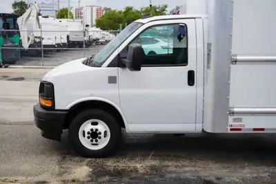 Used 2017 GMC SAVANA G3500 Box trucks Florida US | Truck and Van Outlet #1541709