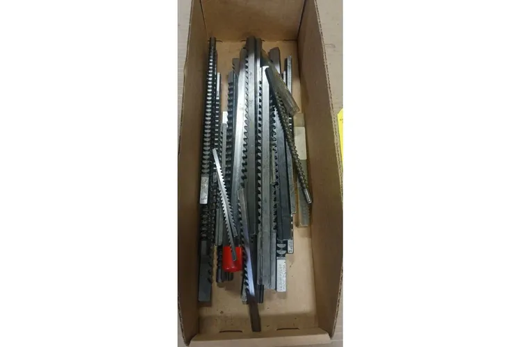Used _UNKNOWN_ _UNKNOWN_ Broaches Ohio US | Thompson Auctioneers #1547266