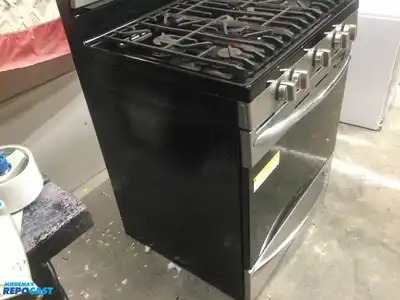 USED NEWER FRIGIDAIRE GALLERY  BLACK AND STAINLESS 5 BURNER GAS RANGE HIGH EFFICIENCY