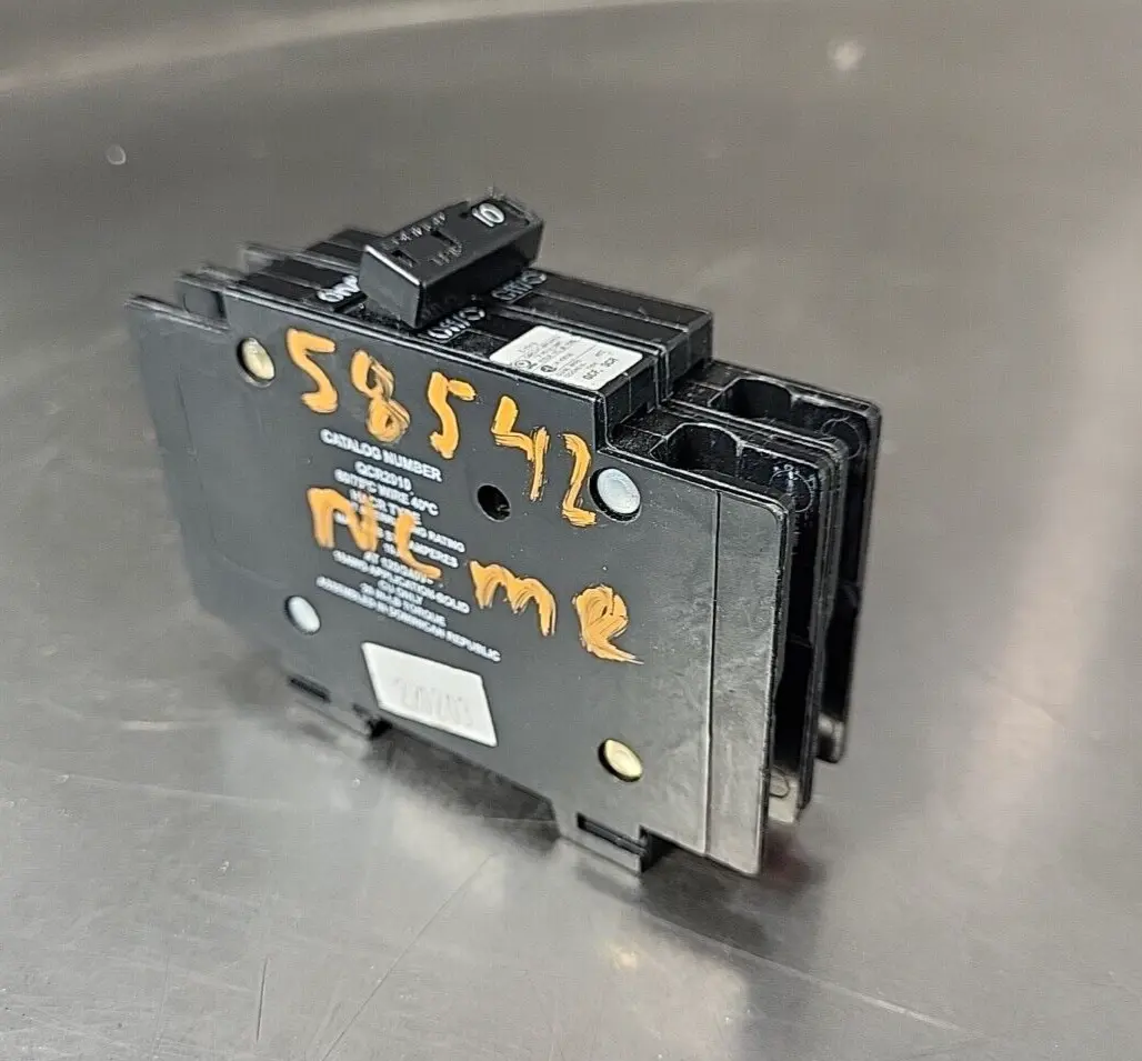 EATON E-7819CIRCUIT BREAKER 120/240 VAC(BIN354)