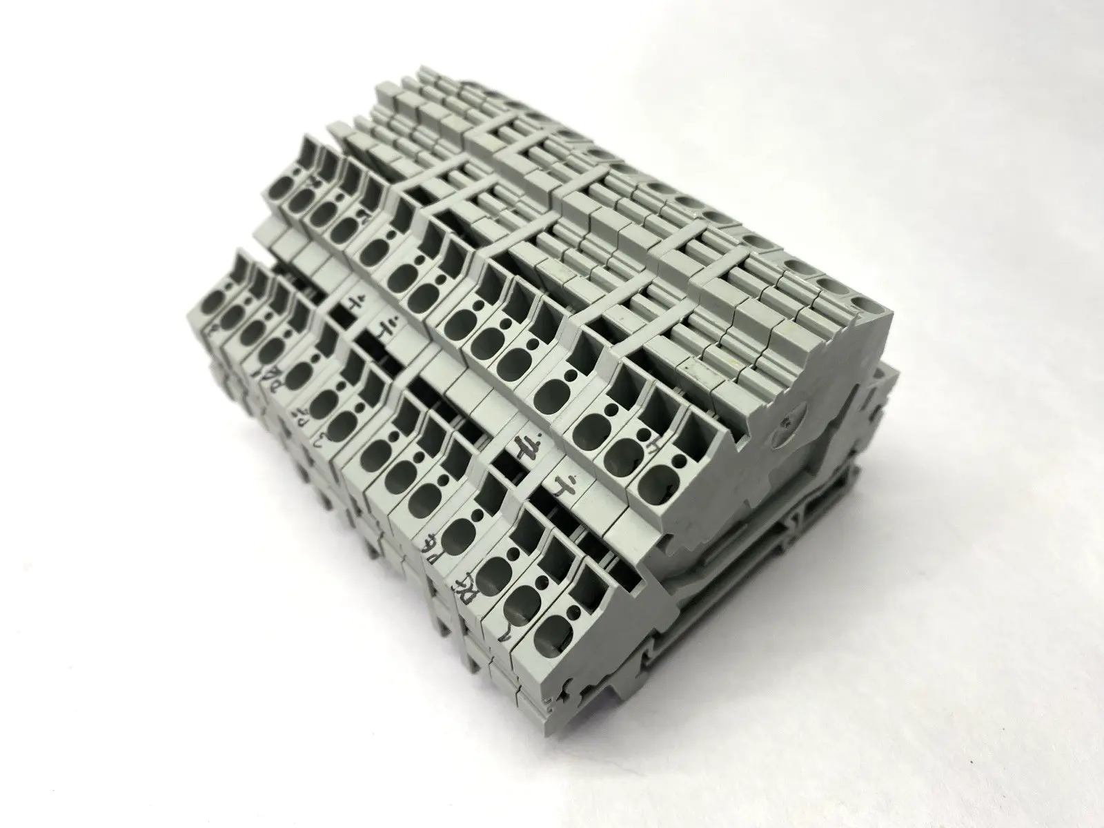 USED ALLEN-BRADLEY IEC TERMINAL BLOCK  LOT OF 14