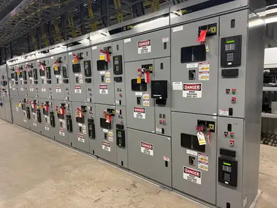USED 2002 SQUARE D MODEL 4