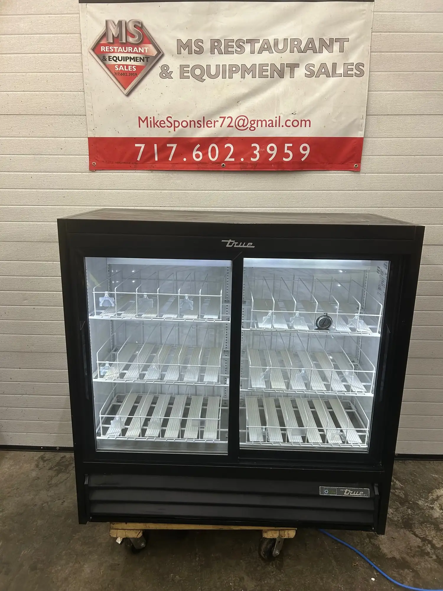 True GDM-41SL-48-HC-LD 47” Two Section Glass Door Merchandiser, (2) Sliding Door