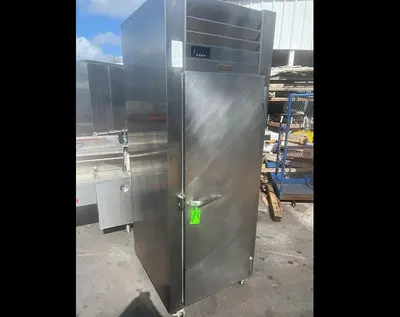 Traulsen RHF132W-FHS Full Height Insulated Mobile Heated Cabinet w/ (3) Pan Capacity, 208v/1phTraulsen RHF132W-FHS Full Height Insulated Mobile Heated Cabinet w/ (3) Pan Capacity, 208v/1ph
