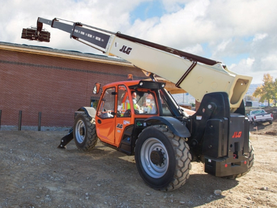 USED 2025 JLG 1255