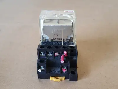 USED OMRON LY4