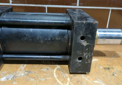 Used Parker 04.00 JJ2HXKTS33AA 5.000 Cylinders Indiana US | J&J Industrial Supply #1259676