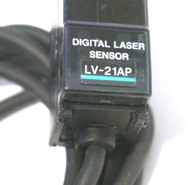 USED KEYENCE LV-21AP DIGITAL LASER SENSOR LV21AP
