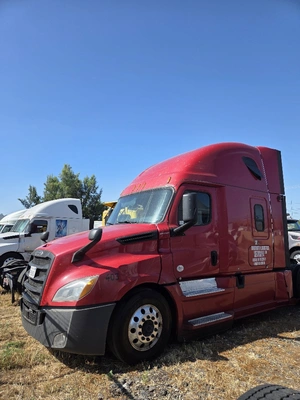 Used 2019 FREIGHTLINER CASCADIA Miscellaneous Trucks/Trailers California US | Revelation Machinery #1244431