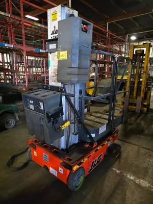 Used _UNKNOWN_ _UNKNOWN_ Vertical Mast Lifts Ohio US | Myron Bowling Auctioneers Inc #1504475