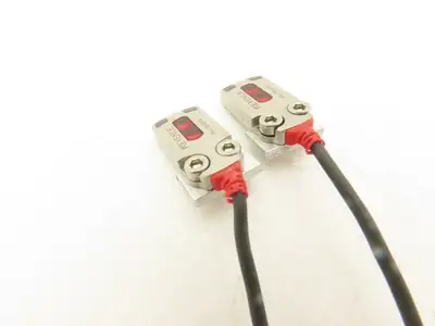 Keyence PR-FB30P3 Mini Photoelectric Sensor Flat Reflective 60" Cable  Lot of 2