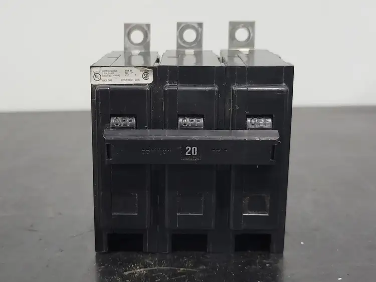 Used CUTLER-HAMMER BAB3020H Switchgears British Columbia CA | Lenmark #243365