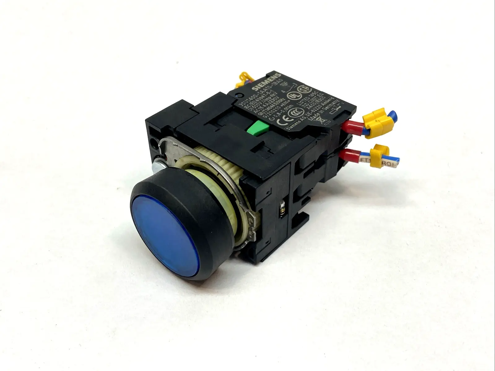 USED SIEMENS ILLUMINATED BLUE PUSHBUTTON 22MM 230V 1NO
