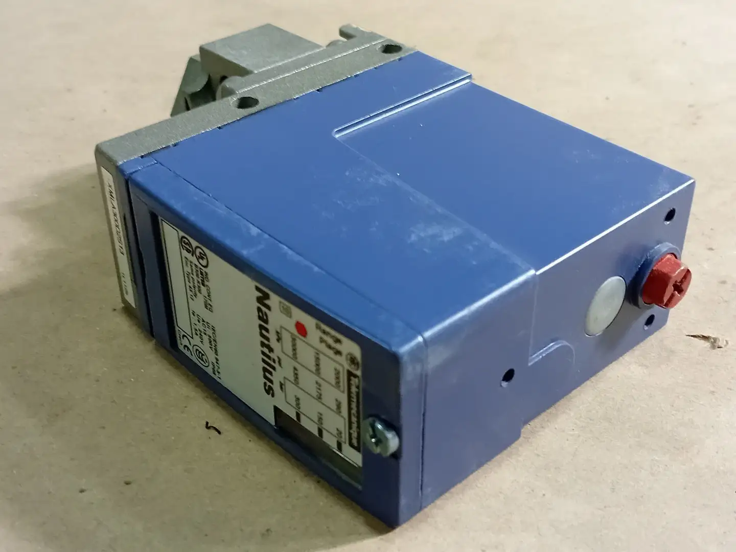 New | in-Stock TELEMECANIQUE XMLA300D2S13 Relays & Switches British Columbia CA | Lenmark #270873