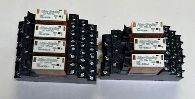 USED ALLEN-BRADLEY 700-HN122
